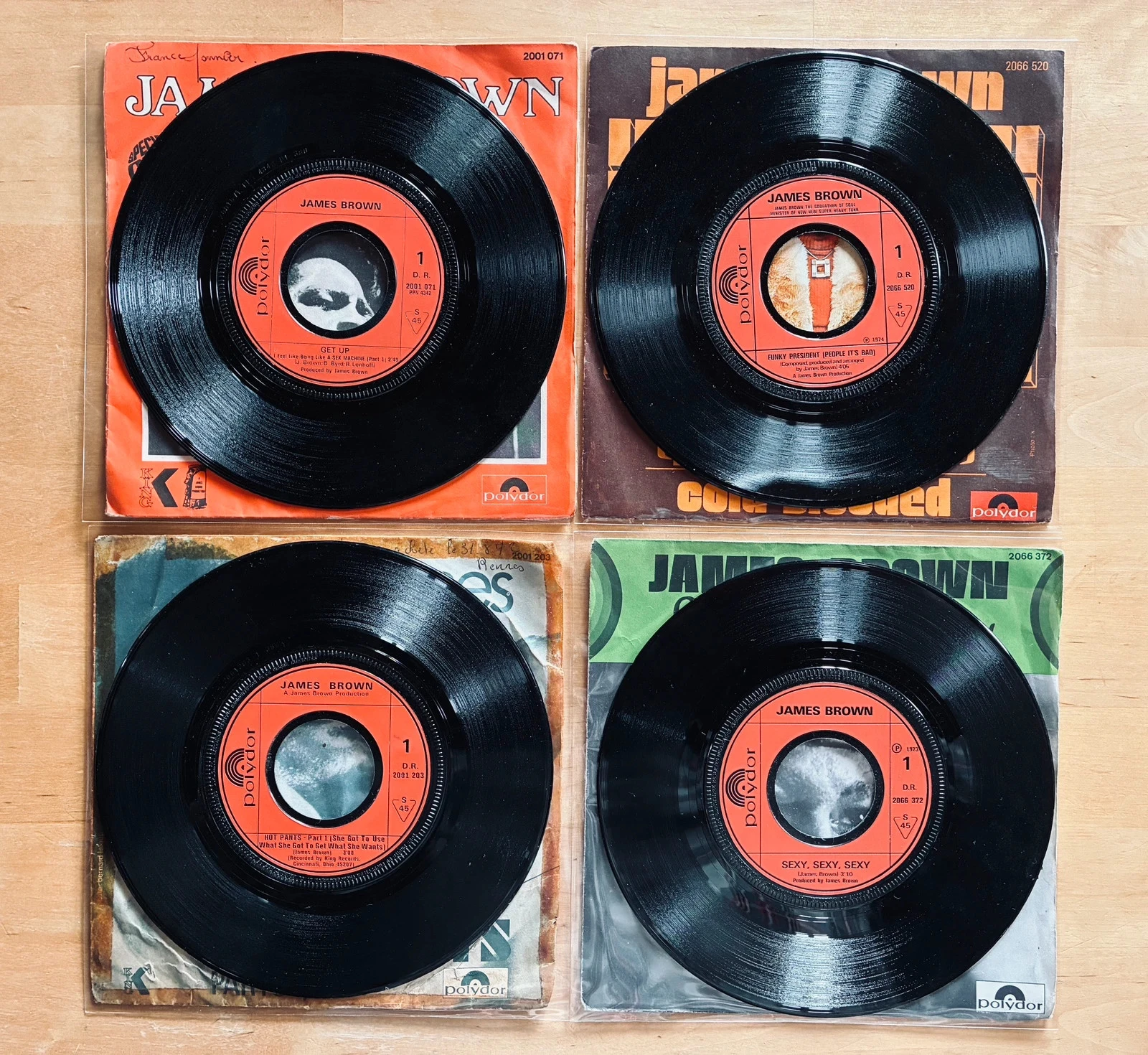 Lote de 4 discos de vinilo 45T raros de James Brown. – photo 2